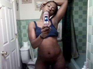 This ebonies poses downright naked