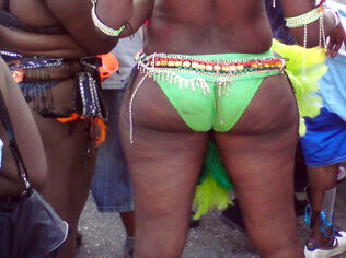 Big ebony bootie in green shorts,..