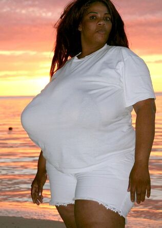 Plumper black mama with large..