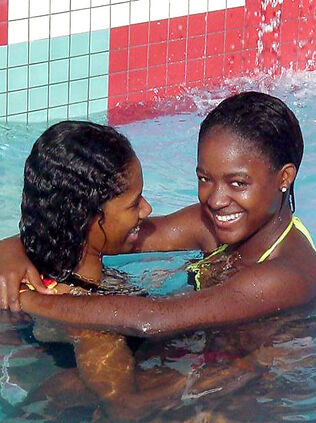 2 damsel Africans in the pool