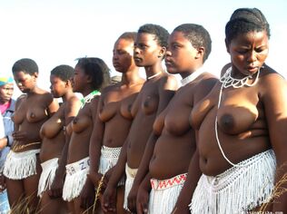 afrikanische Frau zeigen sich nackt
