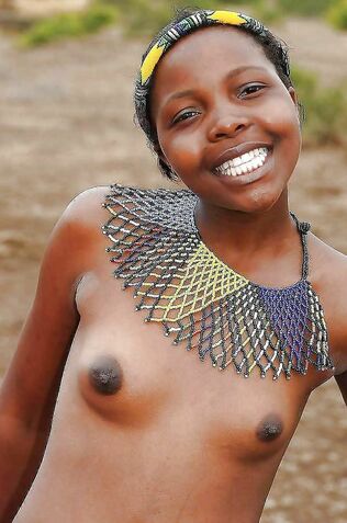 Bare femmes from african tribe,..